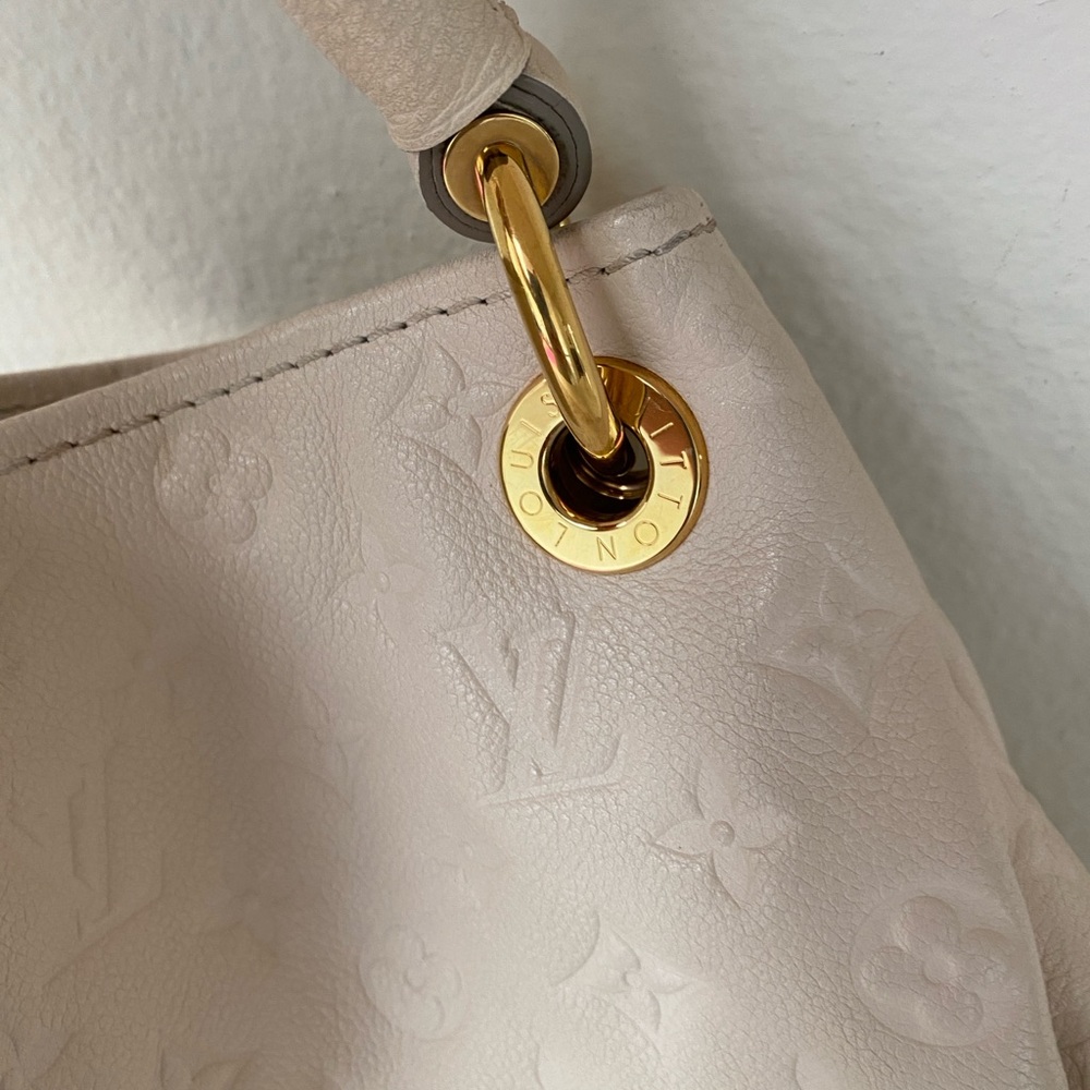 Handbag - Picture 2 of 4